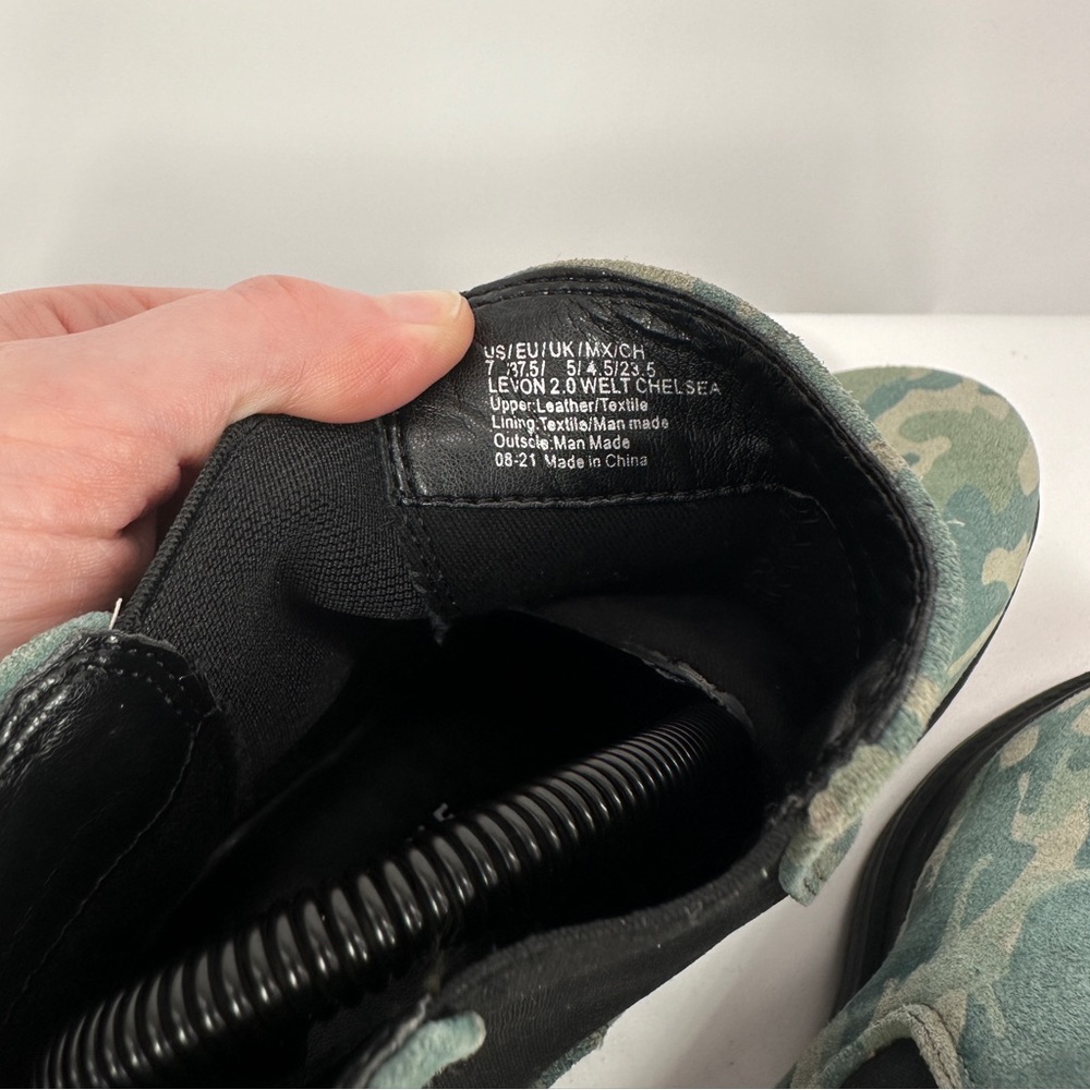 Kenneth Cole | Women’s 7 Levon 2.0 Camo Chelsea Boots - Picture 3 of 6